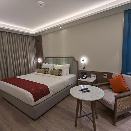Boulevard 9 Luxury Resort & Spa Nadiād Buitenkant foto
