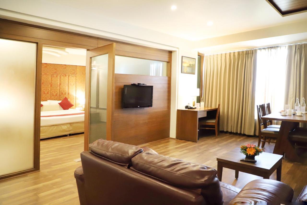 Boulevard 9 Luxury Resort & Spa Nadiād Buitenkant foto