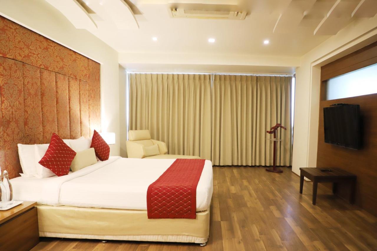 Boulevard 9 Luxury Resort & Spa Nadiād Buitenkant foto