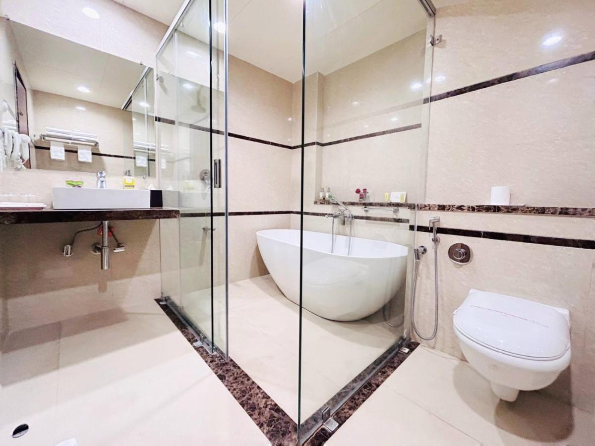 Boulevard 9 Luxury Resort & Spa Nadiād Buitenkant foto