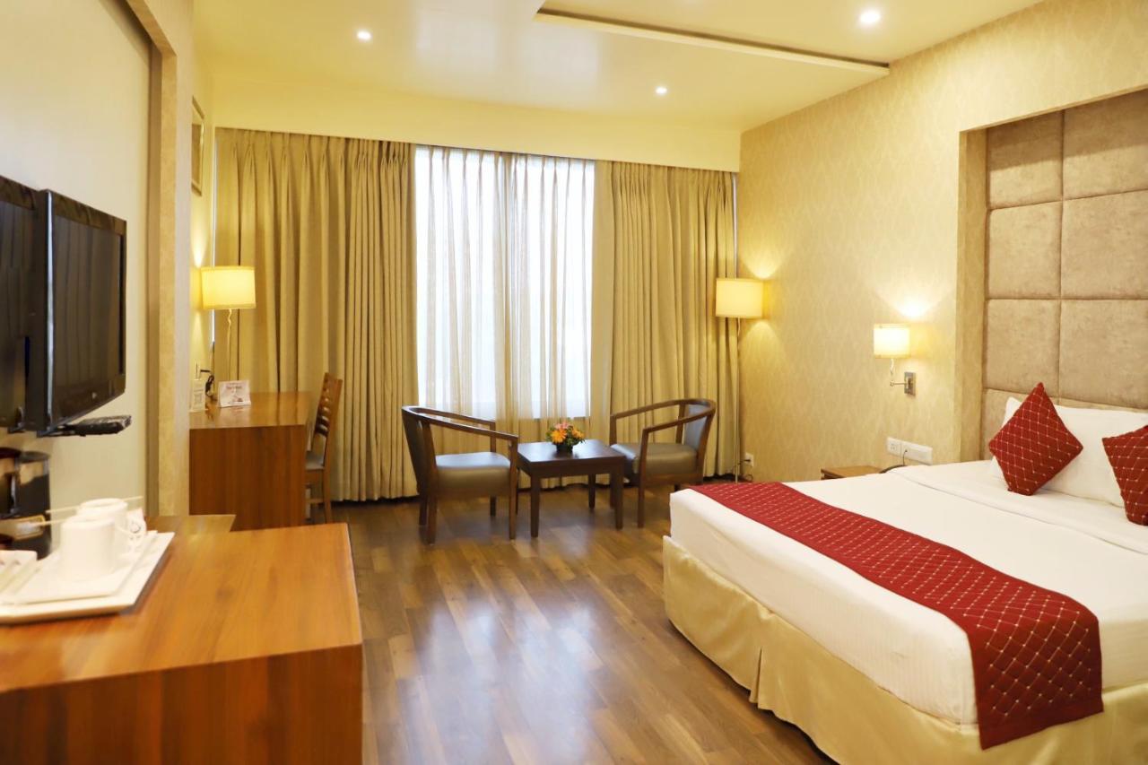 Boulevard 9 Luxury Resort & Spa Nadiād Buitenkant foto