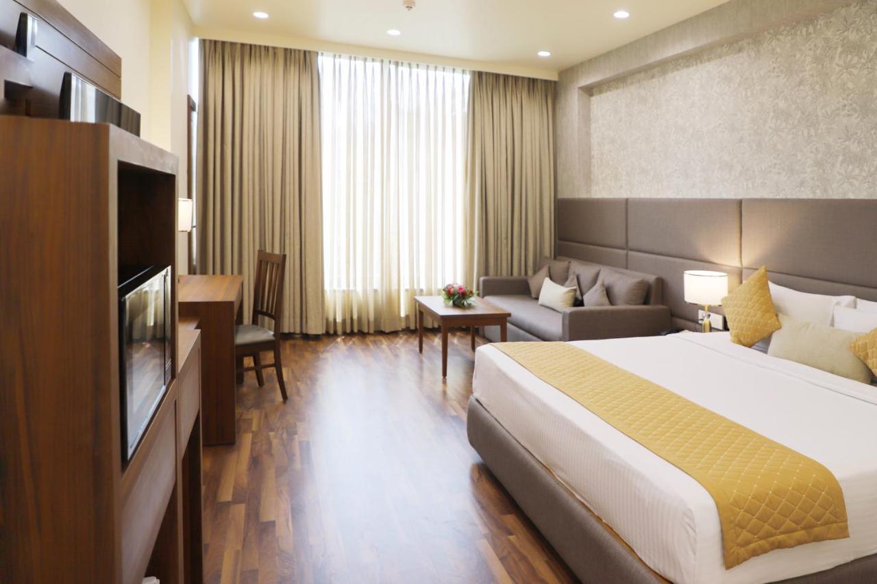 Boulevard 9 Luxury Resort & Spa Nadiād Buitenkant foto
