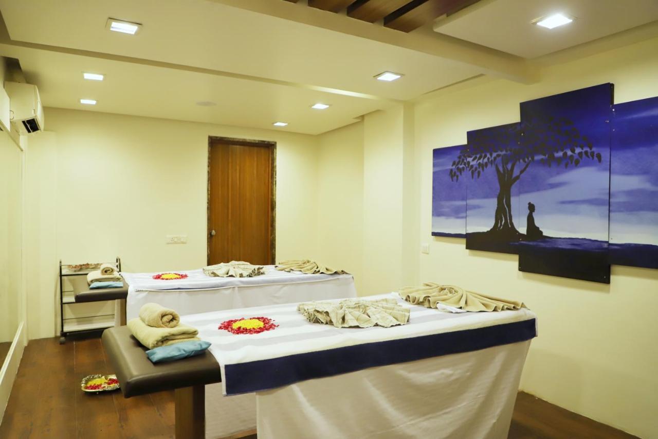 Boulevard 9 Luxury Resort & Spa Nadiād Buitenkant foto