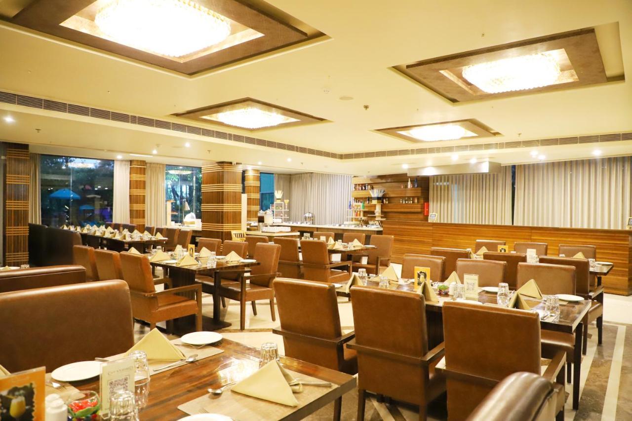 Boulevard 9 Luxury Resort & Spa Nadiād Buitenkant foto