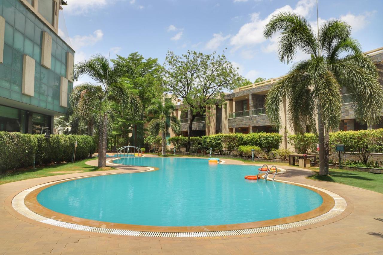 Boulevard 9 Luxury Resort & Spa Nadiād Buitenkant foto