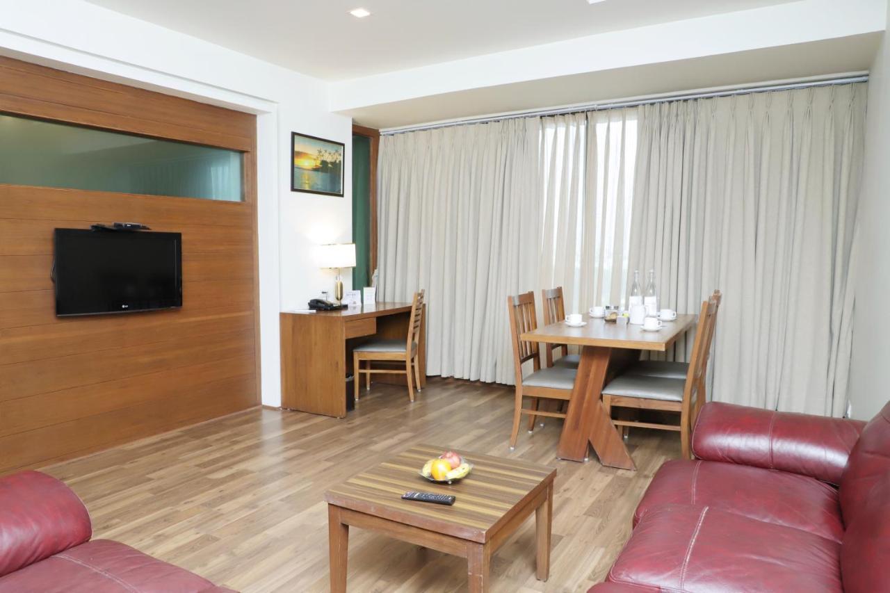 Boulevard 9 Luxury Resort & Spa Nadiād Buitenkant foto