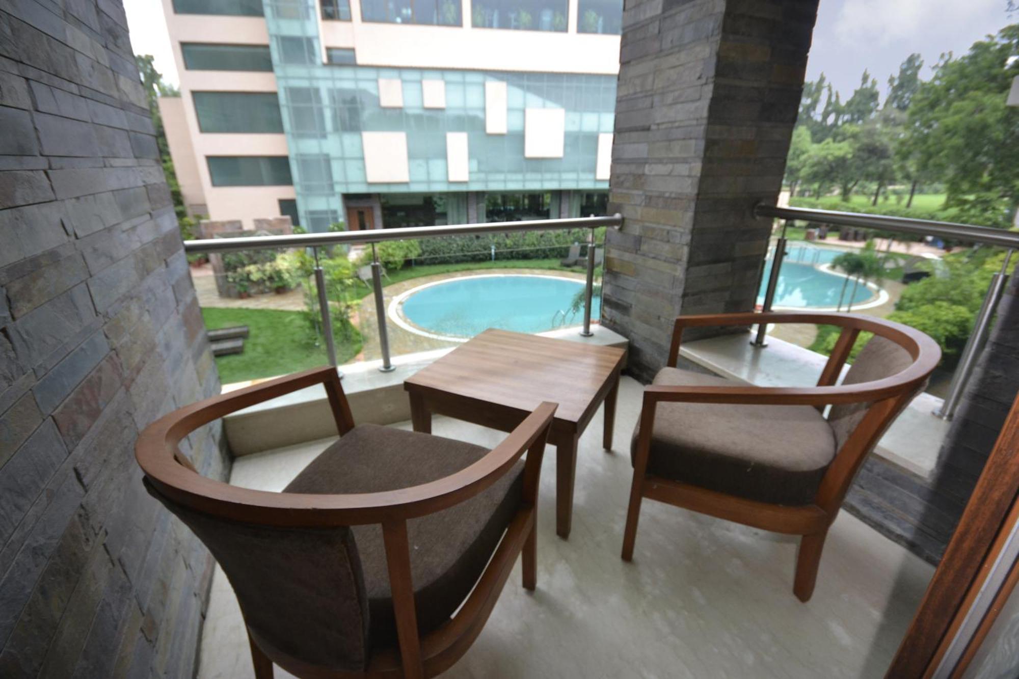 Boulevard 9 Luxury Resort & Spa Nadiād Buitenkant foto