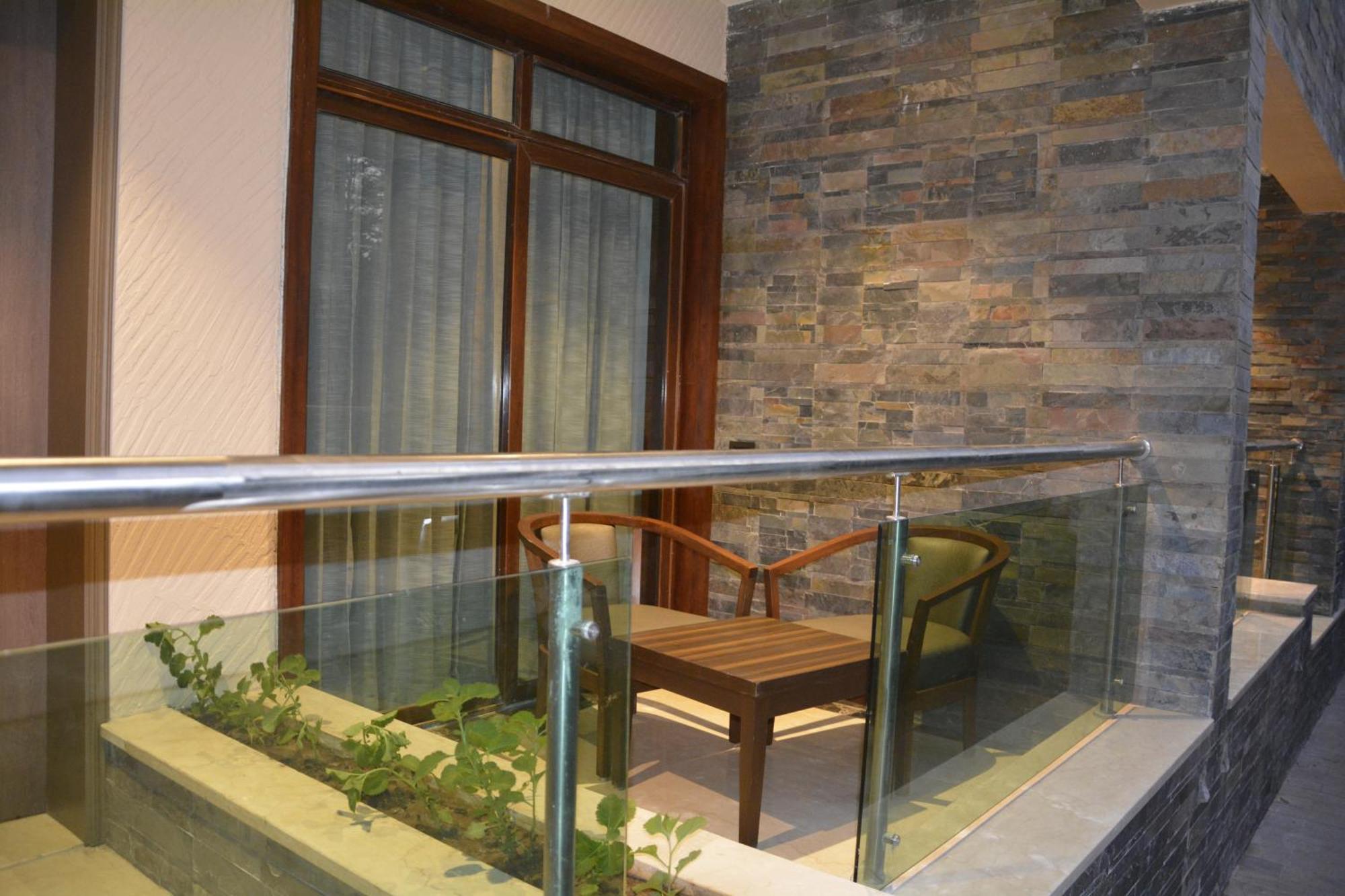 Boulevard 9 Luxury Resort & Spa Nadiād Buitenkant foto