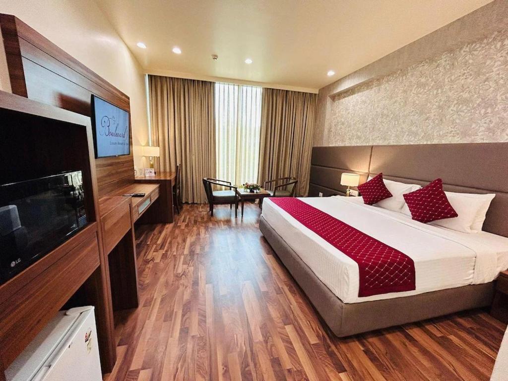 Boulevard 9 Luxury Resort & Spa Nadiād Buitenkant foto