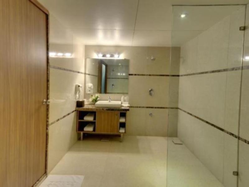 Boulevard 9 Luxury Resort & Spa Nadiād Buitenkant foto